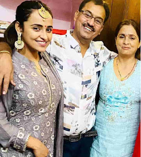 Tapasya Agnihotri With Her Parent