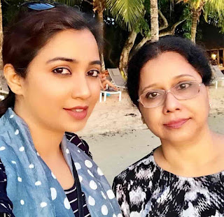 Shreya Ghoshal With Her Mother