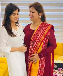 Ankita Harshvardhan Patil With Her Mother Ankita Harshvardhan Patil With Her Mother